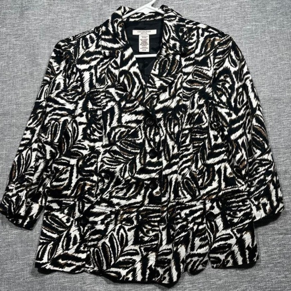 Covington black and white button up blouse with a unique zebra pattern Size M